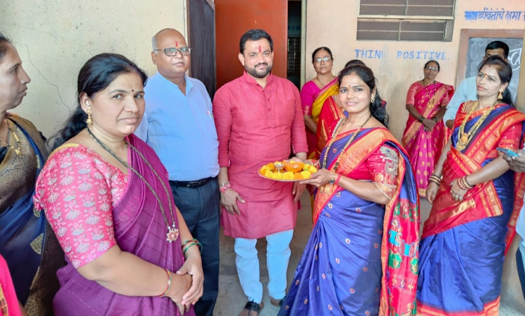 पंचक्रोशी हायस्कूलच्या वाॅल कंपाऊंडसाठी १० लाखांचा निधी देणार - आमदार सुनील शेळके