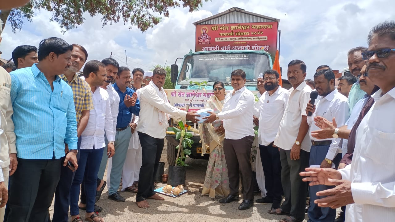 मराठवाडा जनविकास संघाच्या वतीने वारकऱ्यांसाठी पाण्याचे मोफत चार वॉटर टॅंकर; पालखीमार्गात पंढरपूरपर्यंत चार दिंड्यांना मोफत पाणी पुरवठा