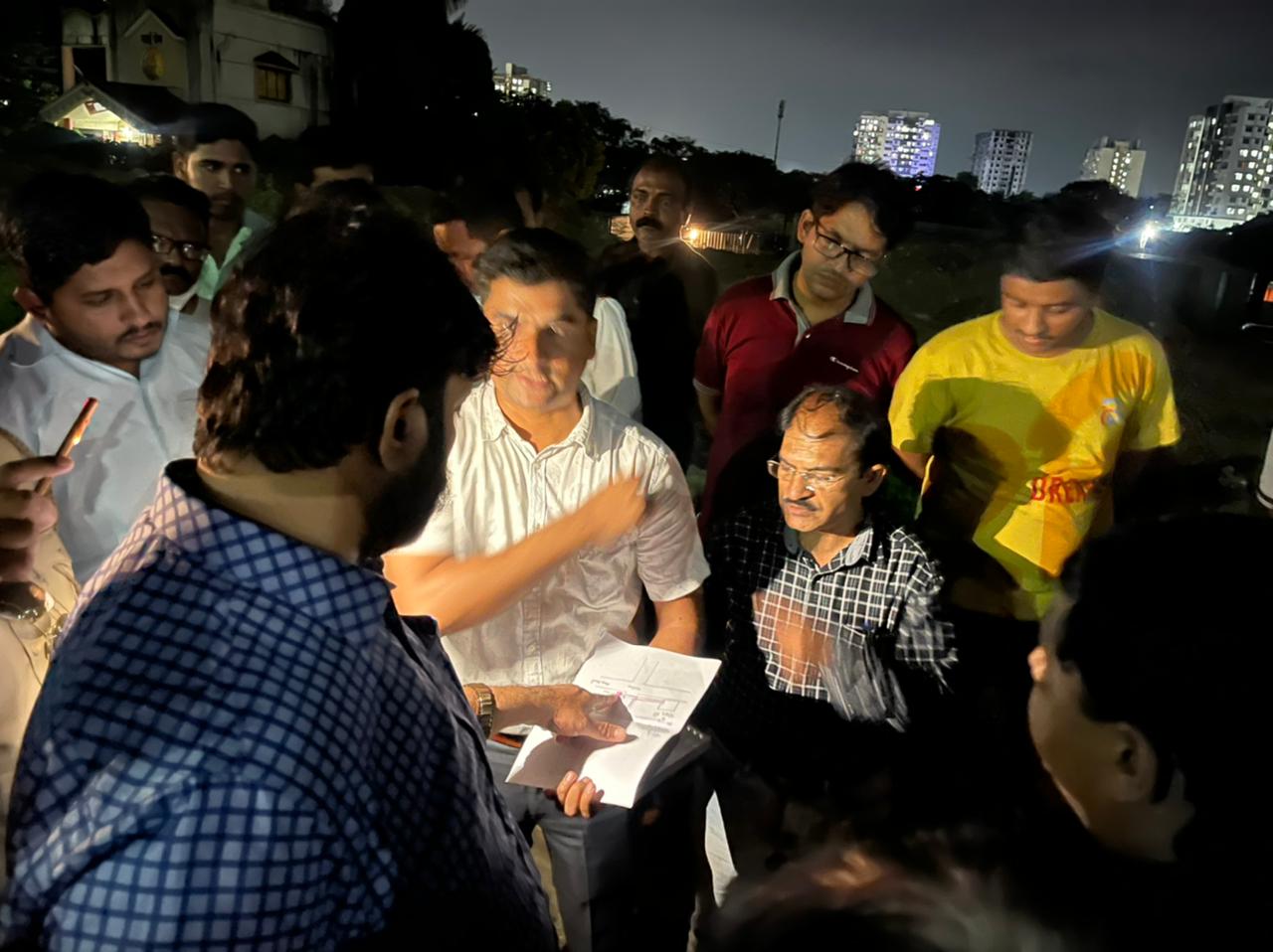 सोसायटीधारकांच्या समस्या अन् आमदार महेश लांडगेंचा ‘ऑन दी स्पॉट’ फैसला!