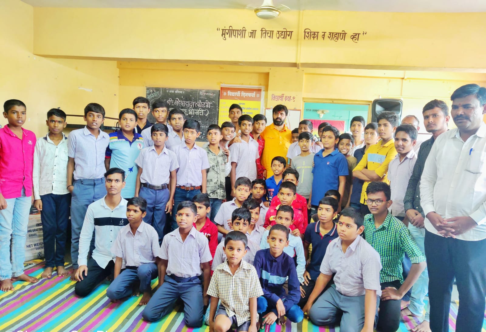 सुवर्ण महोत्सवी वनवासी विद्यार्थी वसतीगृहाला ‘एक हात मदतीचा’