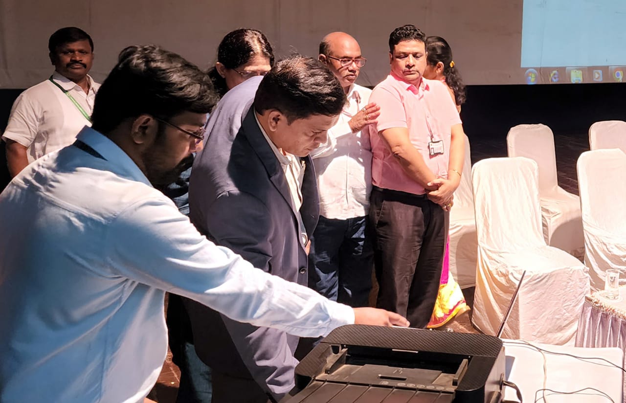 लिंकरोड पत्राशेड येथील पुनर्वसन प्रकल्पातील ३ इमारती मधील २७३ लाभार्थ्यांना सदनिकांची संगणकीकृत सोडत