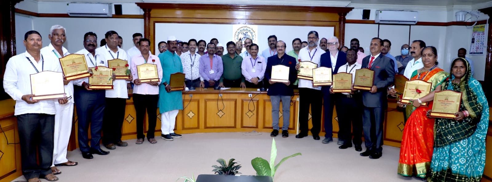 डॉ. अनिल रॉय यांच्यासह जुलै अखेर सेवानिवृत्त होणाऱ्या अधिकारी- कर्मचाऱ्यांचा सत्कार