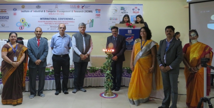 सेवा क्षेत्रात नोकरीची मोठी संधी उपलब्ध - डॉ. पराग काळकर