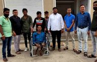 कुदळवाडीतील दिव्यांग व्यक्तीला व्हिलचेअरच्या माध्यमातून दिलासा; स्पार्क मिंडा ग्रुप व आमदार महेशदादा लांडगे युवा मंचचा पुढाकार