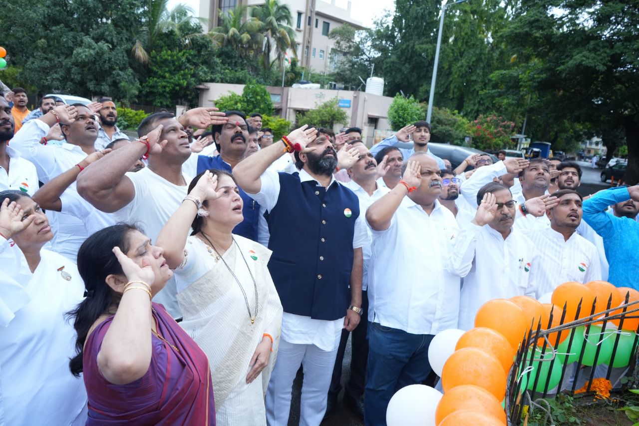 विद्यार्थ्यांच्या सामूहिक राष्ट्रगीताने संत तुकारामनगर परिसरात देशभक्तिमय वातावरण