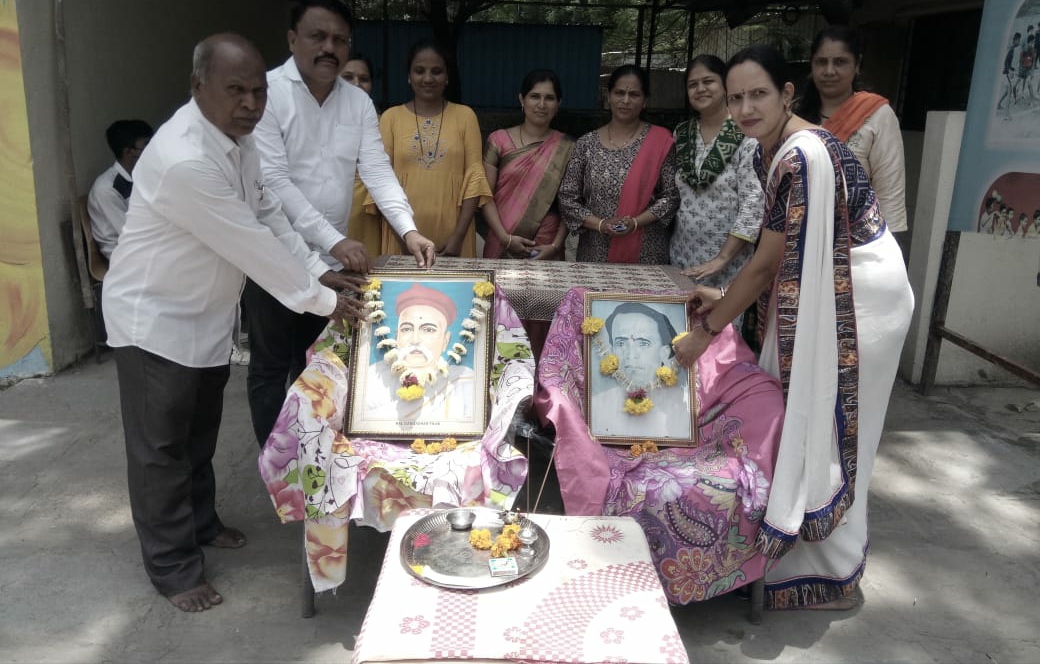 रहाटणीतील न्यू सिटी प्राईड इंग्लिश स्कूलमध्ये लोकमान्य टिळक व लोकशाहिर अण्णाभाऊ साठे यांना अभिवादन