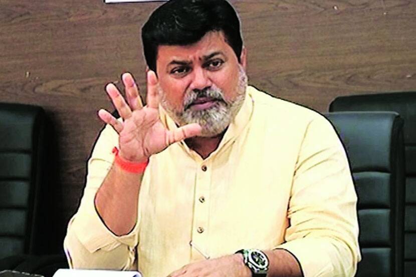 पुण्यात उदय सामंत यांच्या गाडीवर शिवसैनिकांचा हल्ला