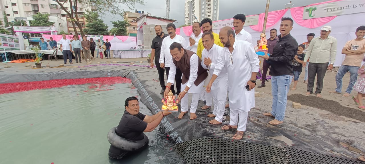 गणेश मूर्ती विसर्जनासाठी आसवानी असोसिएटस्‌ आणि ॲस्पीफ्लाय इनव्हायरमेंटचा उपक्रम स्तुत्य - खासदार श्रीरंग बारणे