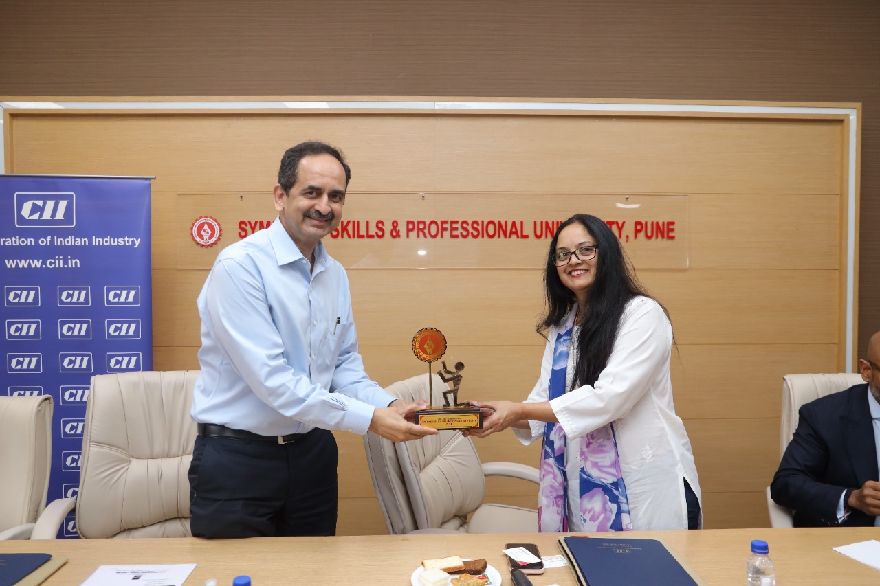 कॉन्फेडरेशन ऑफ इंडियन इंडस्ट्रीच्या कौशल्य विकास समितीची एसएसपीयु कॅम्पसला भेट