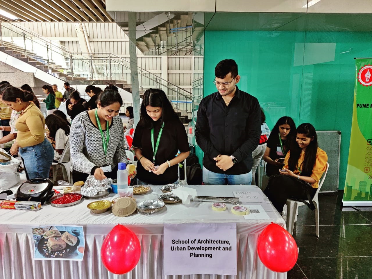 सिंबायोसिस स्किल्स अँड प्रोफेशनल युनिव्हर्सिटीतर्फे गरवारे कॉलेज मेट्रो स्टेशनवर “सिंबायोसिस स्किल्स डे” उत्साहात साजरा