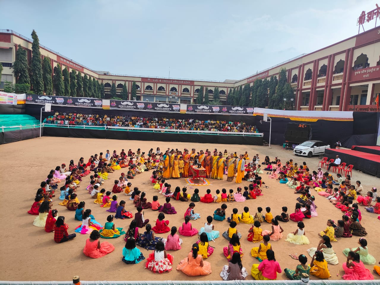 आळंदी येथे नवरात्री निमित्त श्री ज्ञानेश्वर प्राथमिक विद्यामंदिर प्रशालेत महाभोंडला..!