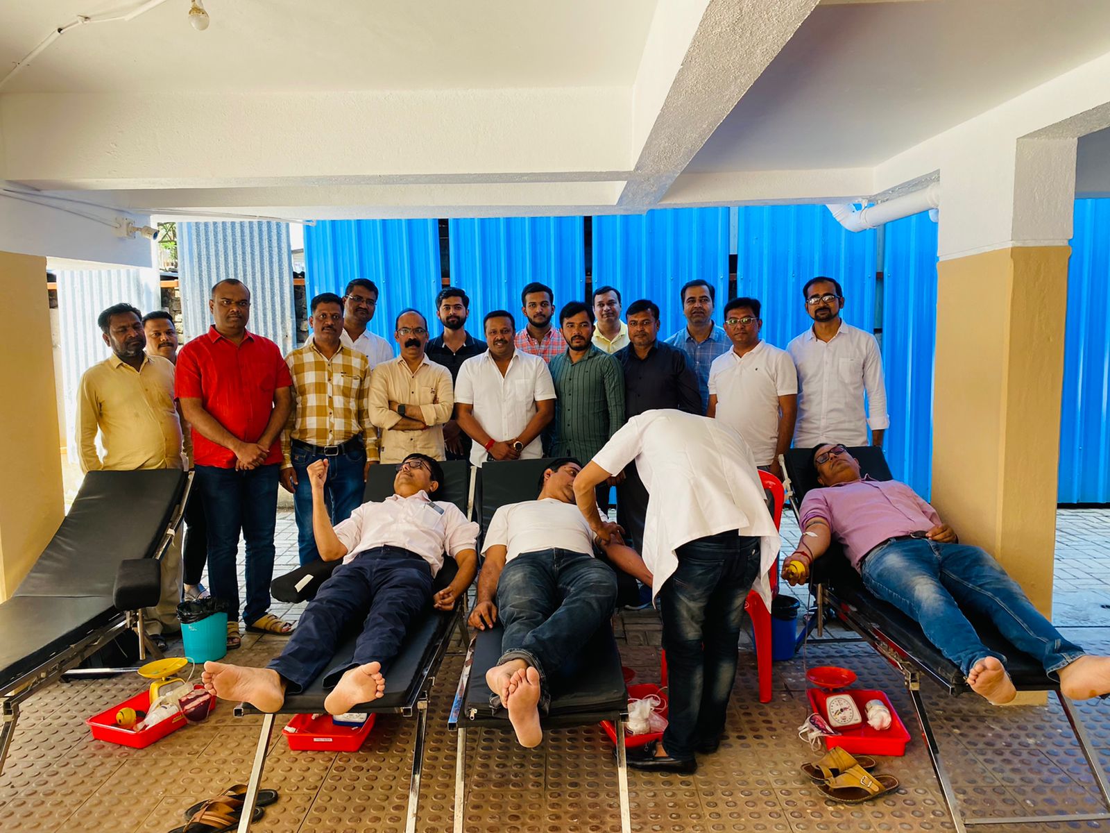 चिखली-प्राधिकरण येथील ओयासिस गॅलेक्सी हाउसिंग सोसायटीत कोजागिरी पौर्णिमेनिमित्त रक्तदान शिबिर संपन्न