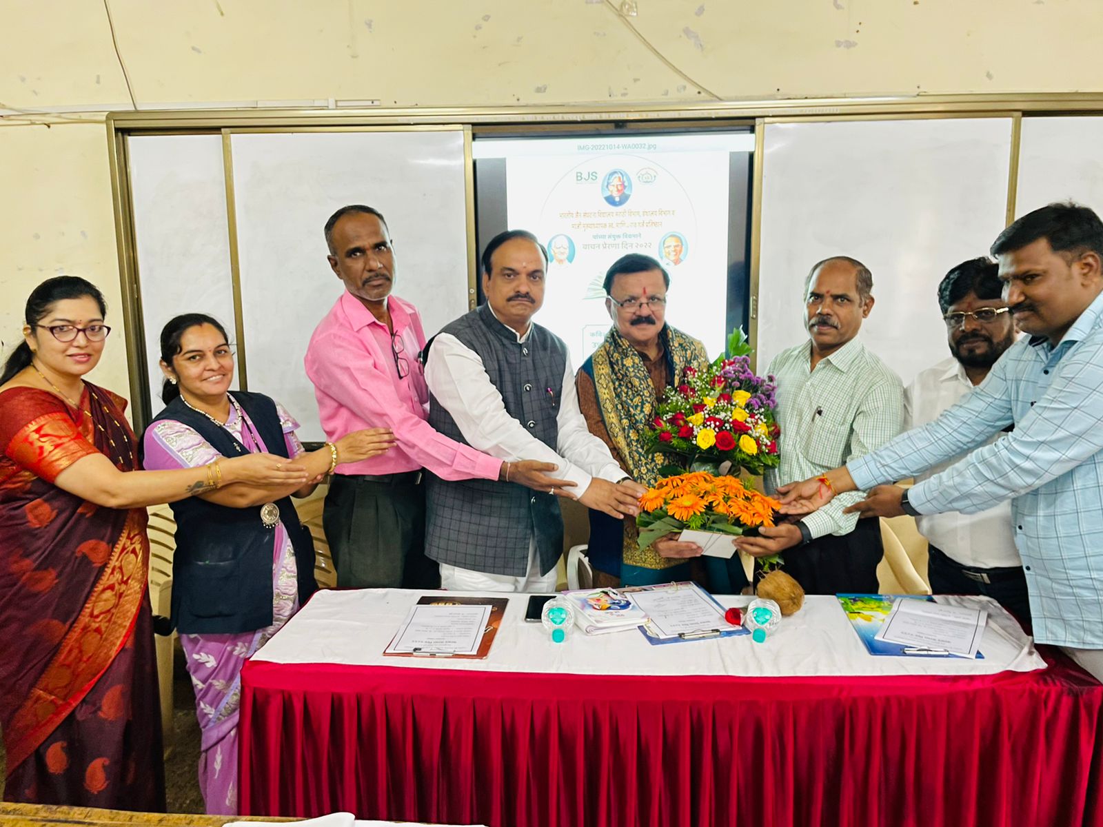 वाचनाने माणसाचे आयुष्य समृद्ध होते - ज्येष्ठ कविवर्य उद्धव कानडे