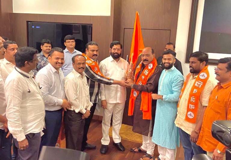 युवानेते दीपकभाऊ सपके यांचा हजारो समर्थकांसह शिंदे गटात जाहीर प्रवेश