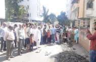 नवी सांगवी येथील शिवाजी पार्कमध्ये गॅस पाईपलाईन टाकण्याचे काम सुरू; माजी नगरसेवक नवनाथ जगताप यांच्या हस्ते भूमिपूजन