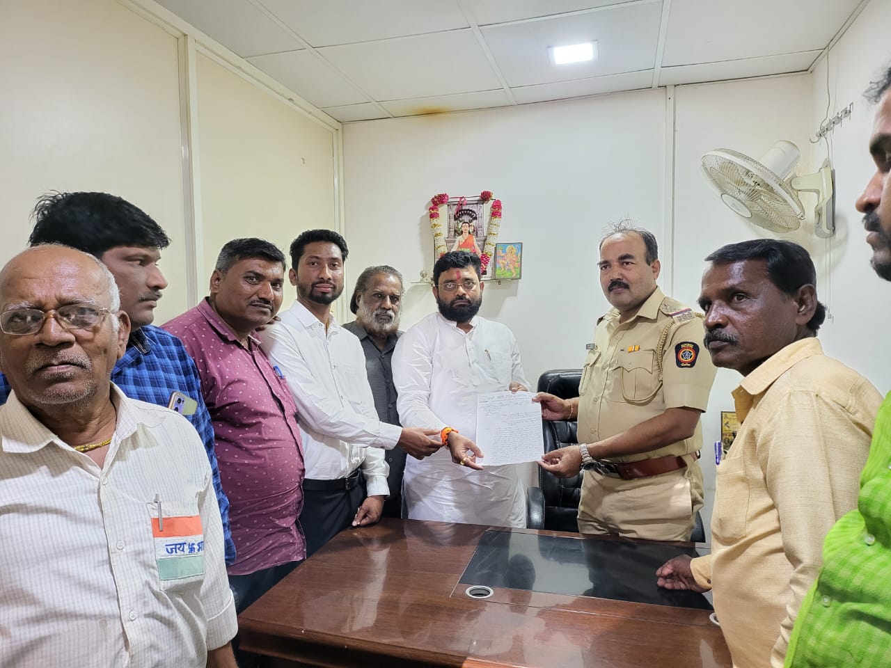 आळंदी कार्तिकी सोहळ्यानिमित्त विक्रेत्यांवर कारवाई नको; बाबा कांबळे यांच्या नेतृत्वाखाली शिष्टमंडळाचे पोलीस प्रशासनाला निवेदन