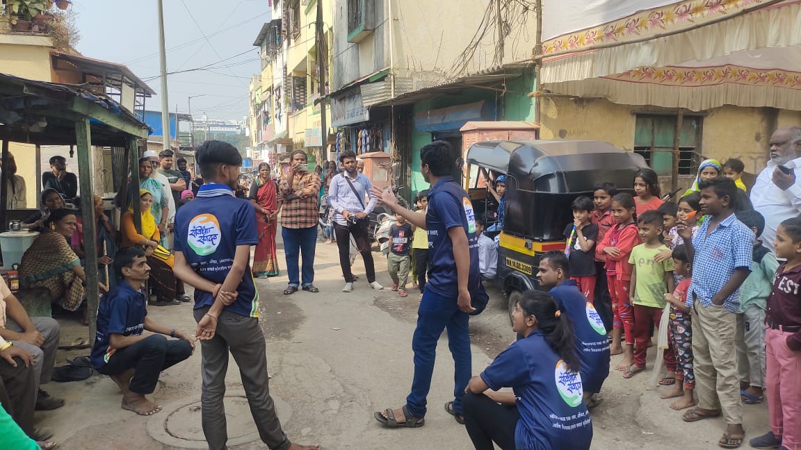 शहरात लोककला, गप्पा- गोष्टी, गीतांद्वारे चालता बोलता संविधानाचा जागर