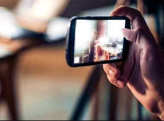 पिंपरीत महिलेचे मोबाईलमध्ये चित्रीकरण; तरूणास अटक