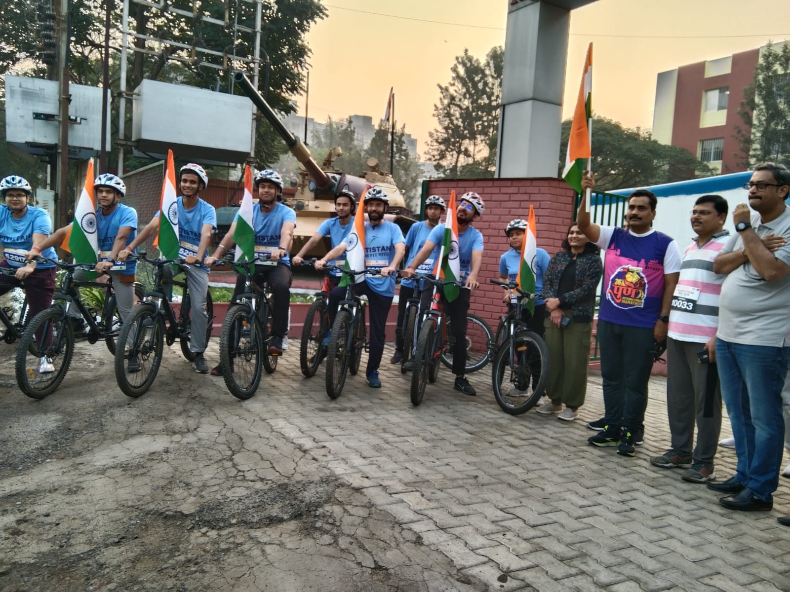 जवानांच्या सन्मानार्थ वाकडमध्ये धावले 'आयआयईबीएम'चे विद्यार्थी..!