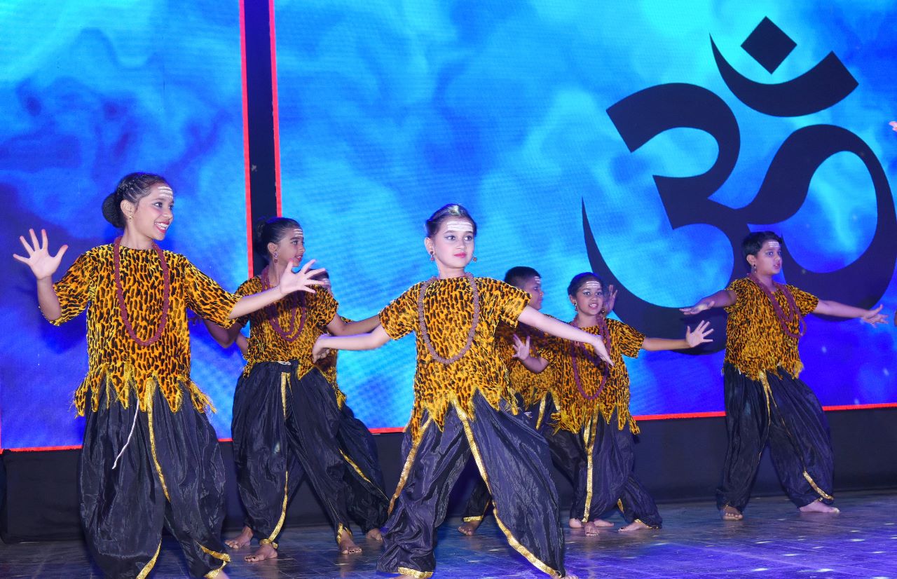 चिखली-मोशी येथील इनोव्हेटीव्ह वर्ल्ड स्कूल मध्ये प्रादेशिक संस्कृतीचे दर्शन