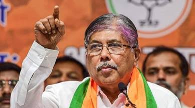 पालकमंत्री चंद्रकांत पाटील यांना पुन्हा शाईफेकची धमकी; राष्ट्रवादी काँग्रेस सोशल मीडिया टीमच्या पदाधिकाऱ्यांविरोधात सांगवी पोलिसात गुन्हा दाखल