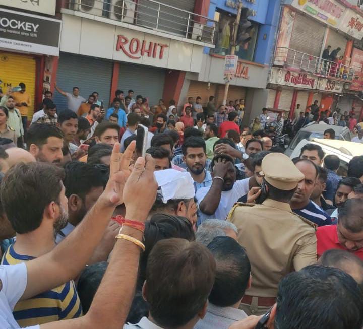 पिंपरी कॅम्पात अतिक्रमण कारवाईमुळे वादावादी, दुकाने बंद करून व्यापाऱ्यांकडून निषेध