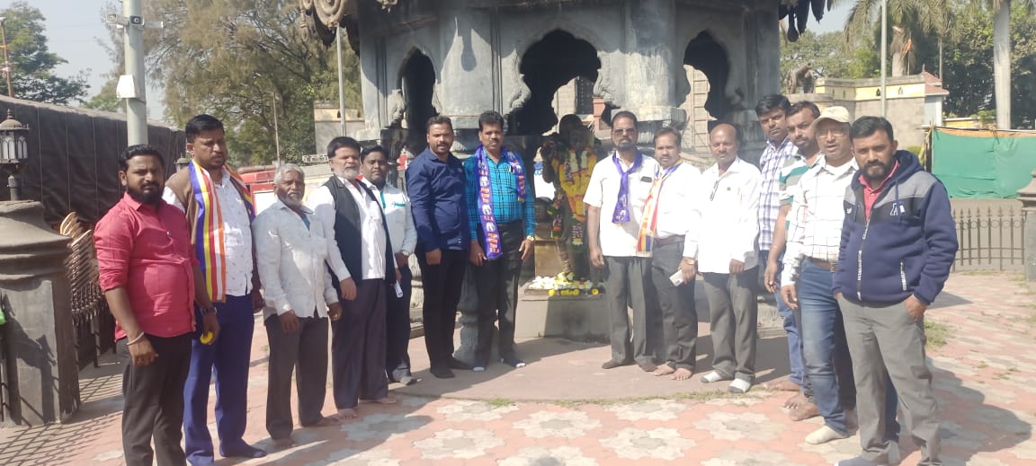 पिंपरी चिंचवड शहर बहुजन समाज पार्टीच्या वतीने राष्ट्रमाता जिजाऊ माँसाहेबांना अभिवादन