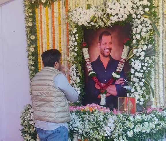 राष्ट्रवादीचे आमदार रोहित पवार यांच्याकडून दिवंगत आमदार लक्ष्मण जगताप यांच्या कुटुंबियांचे सांत्वन