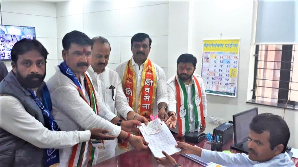 चिंचवड पोटनिवडणूक : महाविकास आघाडीचे अधिकृत उमेदवार विठ्ठल उर्फ नाना काटे यांचा अर्ज दाखल