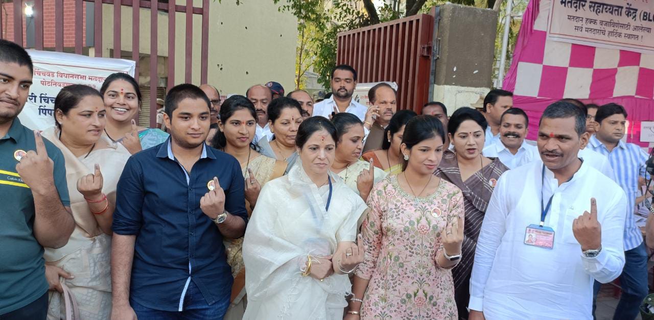 भाजपच्या उमेदवार अश्विनी जगताप यांनी केले मतदान