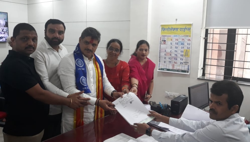 चिंचवडच्या पोटनिवडणुकीत बंडखोर राहुल कलाटे मैदानात, भाजप-राष्ट्रवादी उमेदवारांच्या विरोधात अपक्ष उमेदवारी अर्ज दाखल