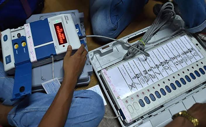 कसबा, चिंचवड पोटनिवडणुकांसाठी आणलेल्या २४५ मतदार यंत्रांमध्ये बिघाड, मतदान यंत्रे केंद्रीय निवडणूक आयोगाकडे परत