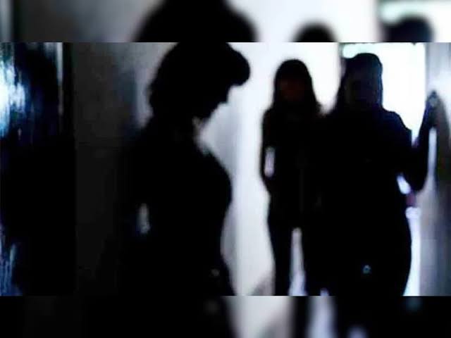 लॉजवर पोलीसांचा छापा, सहा महिलांची सुटका