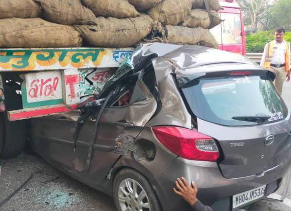 पुणे-मुंबई एक्स्प्रेस वेवर भीषण अपघात; ३ जणांचा मृत्यू