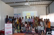 विद्यार्थ्यांना 