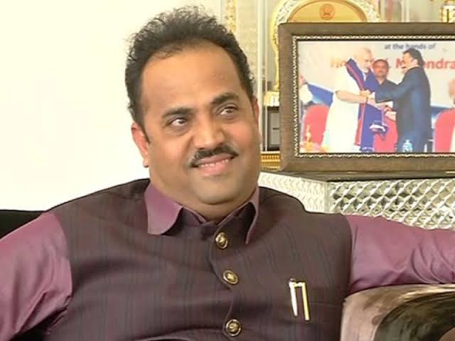 जीवे मारण्याची धमकी दिल्याप्रकरणी माजी खासदार संजय काकडे यांना न्यायालयात हजर राहण्याचे आदेश