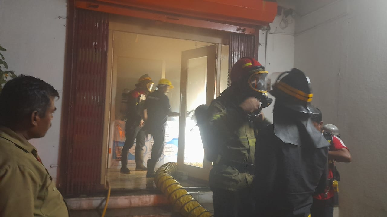 पिंपरीतील बँक ऑफ बडोदामध्ये शॉट सर्किट, कागदपत्रे जळाली