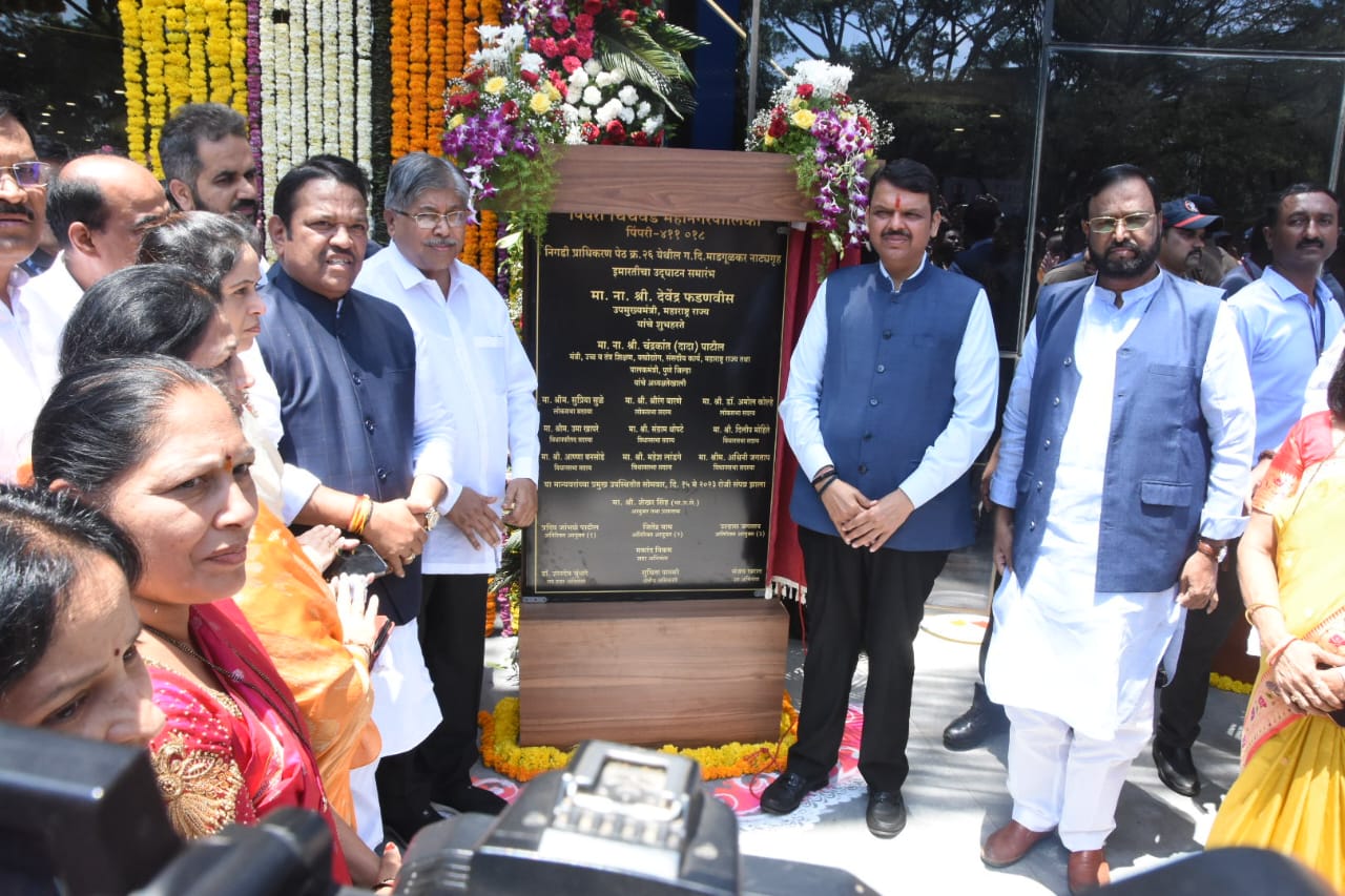 ग. दि. माडगूळकर नाट्यगृहाचे उपमुख्यमंत्री देवेंद्र फडणवीस यांच्या हस्ते उद्घाटन