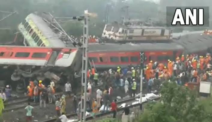 ओडिशात रेल्वेचा भीषण अपघात; २३३ जणांचा मृत्यू, ९०० हून अधिक प्रवासी जखमी
