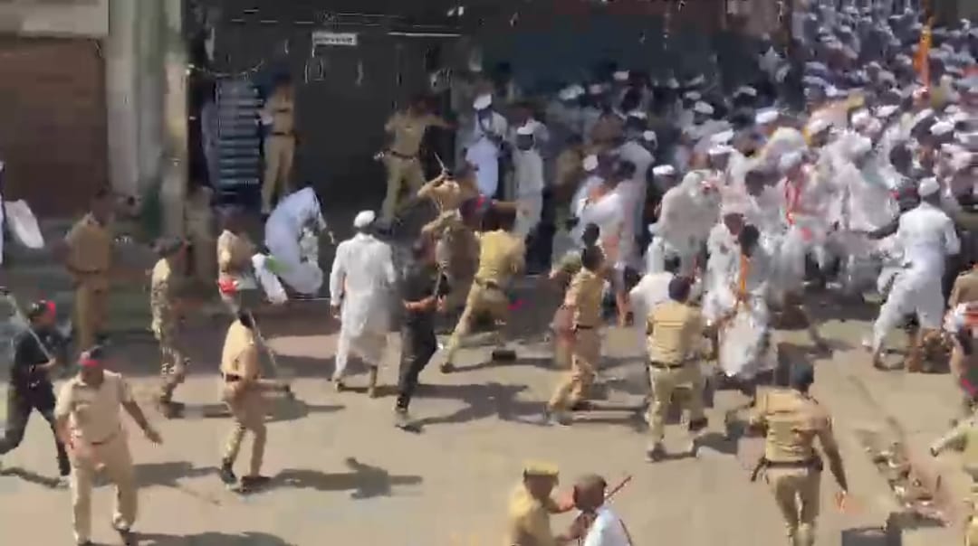 आळंदीत माऊलींच्या प्रस्थान सोहळ्यादरम्यान पोलिसांकडून वारकऱ्यांवर सौम्य लाठीमार