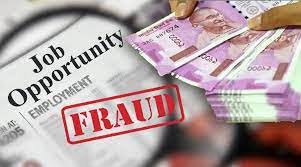 नोकरीच्या आमिषाने १७ जणांची लाखोंची फसवणूक