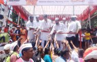 स्वराज्य पक्षाच्या वतीने विश्रांतवाडीमध्ये वारकरी भक्तांची सेवा