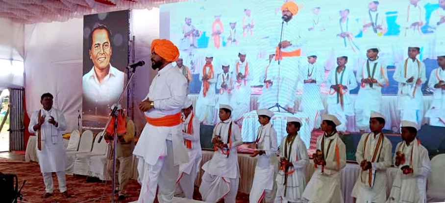 लोकशाहीर अण्णाभाऊ साठे विचारप्रबोधन पर्व : किर्तनकार बाजीराव बांगर महाराजांकडून किर्तनाच्या माध्यमातून नागरिकांमध्ये प्रबोधन