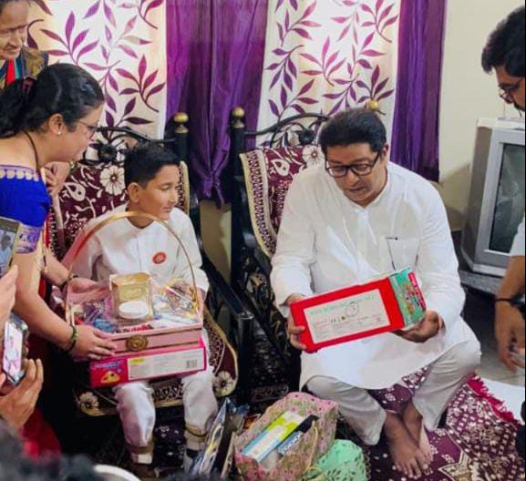 दापोडीतील रिक्षाचालक कार्यकर्त्याच्या आजारी मुलाचा राज ठाकरेंनी केला हट्ट पूर्ण..!