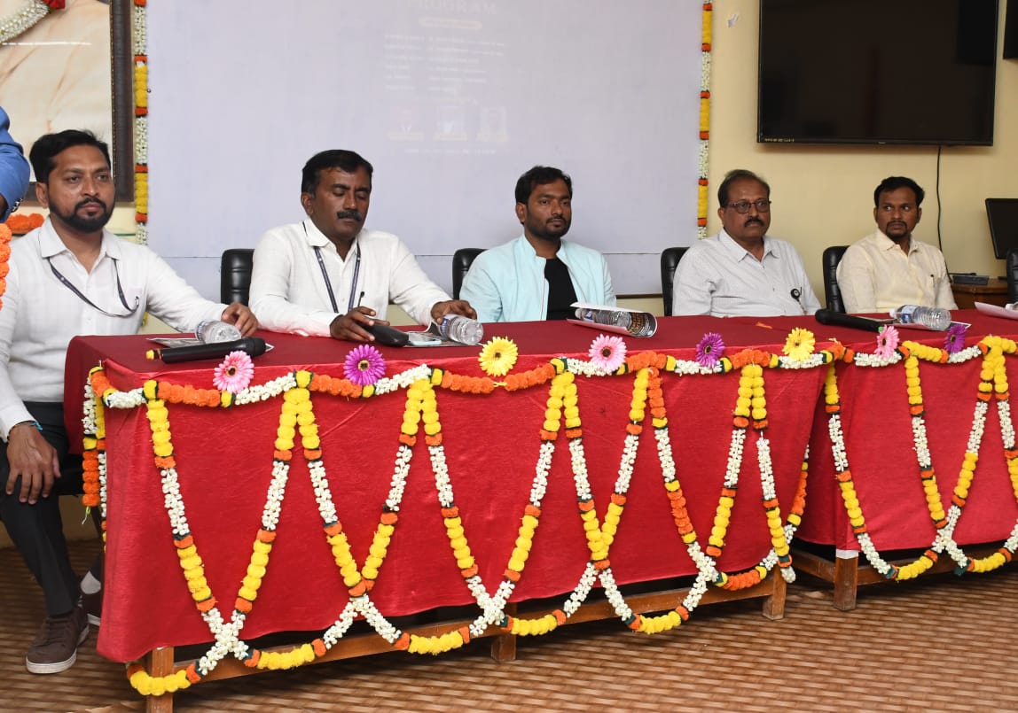 बापल्योक चित्रपटाचे लेखक, प्रमुख अभिनेते विठ्ठल काळे यांनी महात्मा फुले महाविद्यालय, पिंपरीच्या मास कम्युनिकेशन डिपार्टमेंटला दिली भेट..!