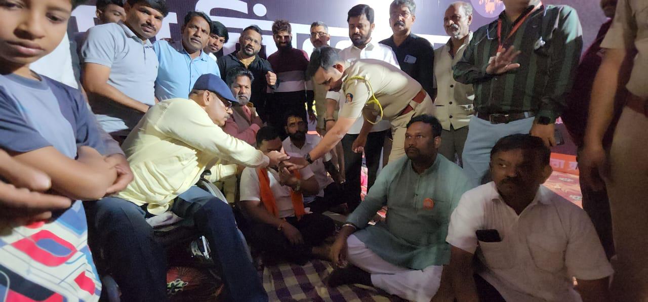 मराठा क्रांती मोर्चाचे सतीश काळे यांची प्रकृती खालावली, तीन दिवसानंतर उपोषण सोडले