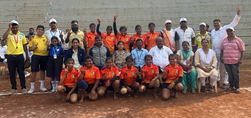 शालेय जिल्हास्तरीय कबड्डी स्पर्धेत राजमाता जिजाऊ मुलींच्या संघाला सलग आठव्यांदा 