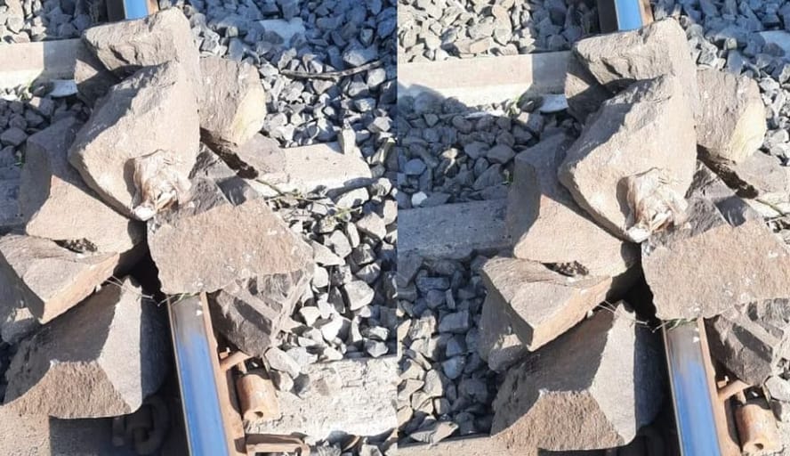 पिंपरी-चिंचवडमध्ये रेल्वेचा मोठा अपघात टळला; रेल्वे रुळावर ठेवले होते दगड