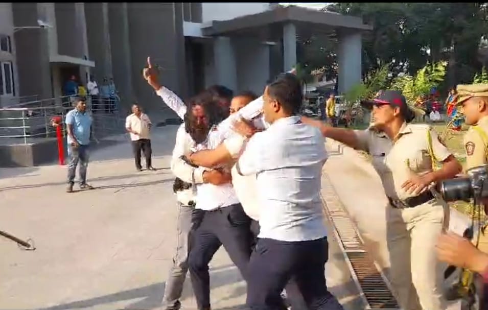 मराठा आंदोलक आक्रमक; विरोधी पक्षनेते अंबादास दानवेंना पिंपरीत दाखवले काळे झेंडे