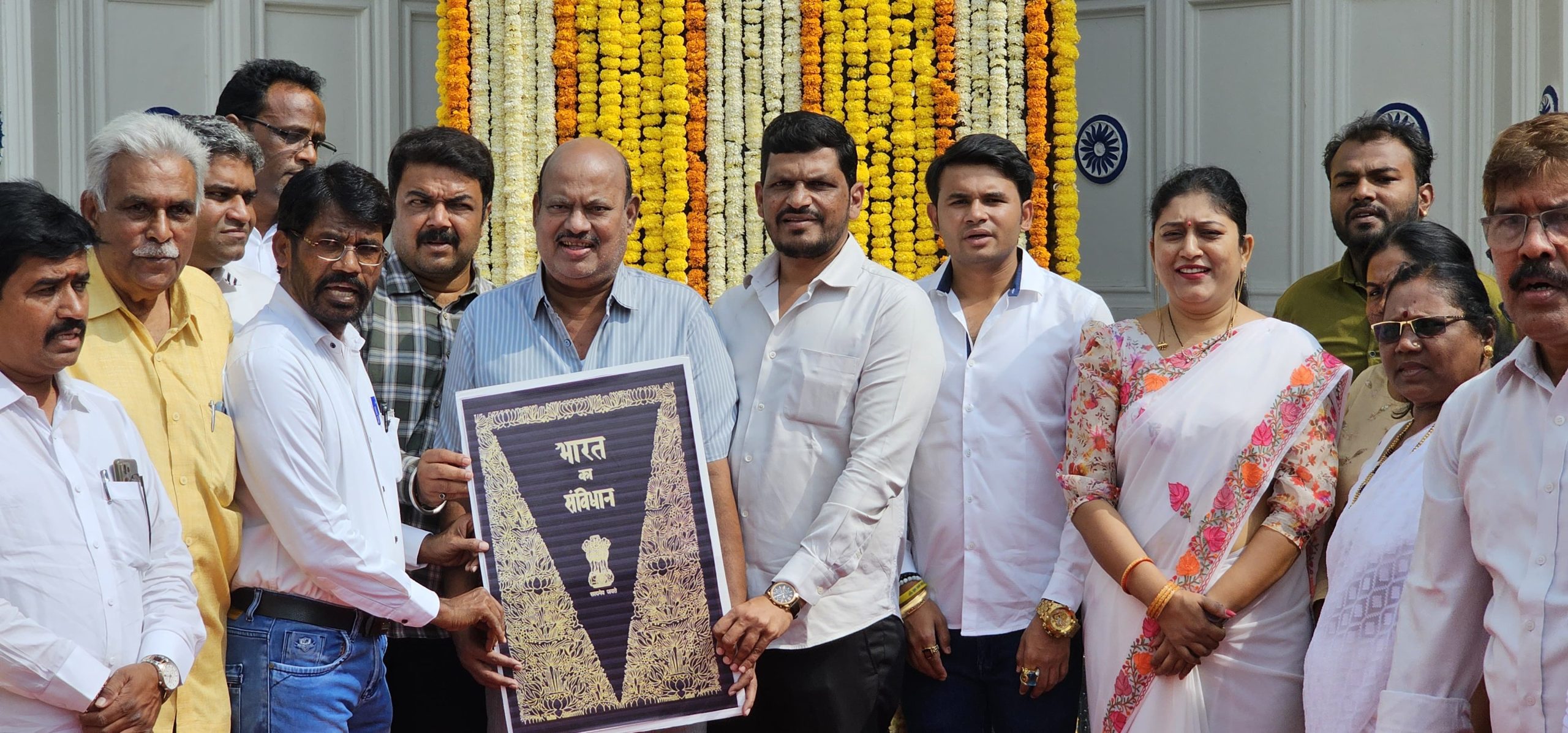 संविधान दिननिमित्त राष्ट्रवादी काँग्रेसचे अभिवादन; संविधान प्रास्ताविकेचे सामूहिक वाचन